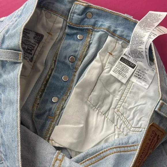 Levi's Jean Shorts - Picture 5 of 5